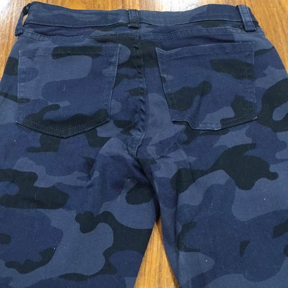 Gap size 0/25 blue colored army print soft jeans - Picture 3 of 4